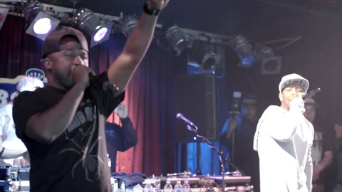 Havoc of Mobb Deep rocking show onstage with Prodigy - fans recording rapper with smartphone cam