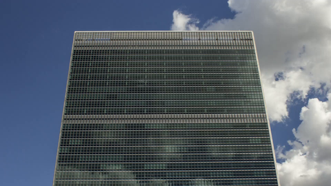 front view of top of UN Building in Manhattan - 4K timelapse close-up