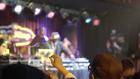 DJ onstage in BB Kings - Funkmaster Flex DJing at rap show with crowd going crazy