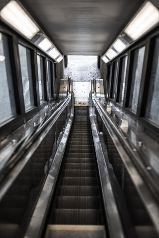 down escalator exiting 1 2 and 3 train in Harlem subway station
