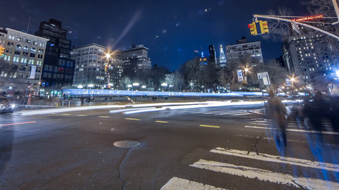 Union Square Park at night - 4K timelapse with streaks of traffic light