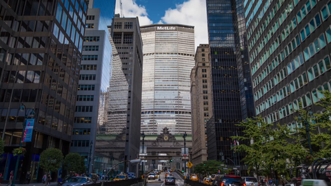 Met-Life Building and Grand Central Station Terminal clock on Park Ave with cars - 4K timelapse in Midtown