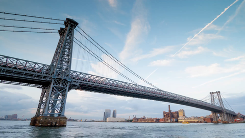 Williamsburg Bridge from day to night - 4K timelapse in New York City